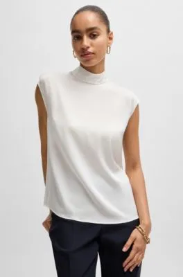 Blusa con cuello caja en seda elástica