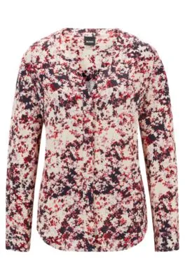 Blusa de satén con estampado floral y escote de muesca