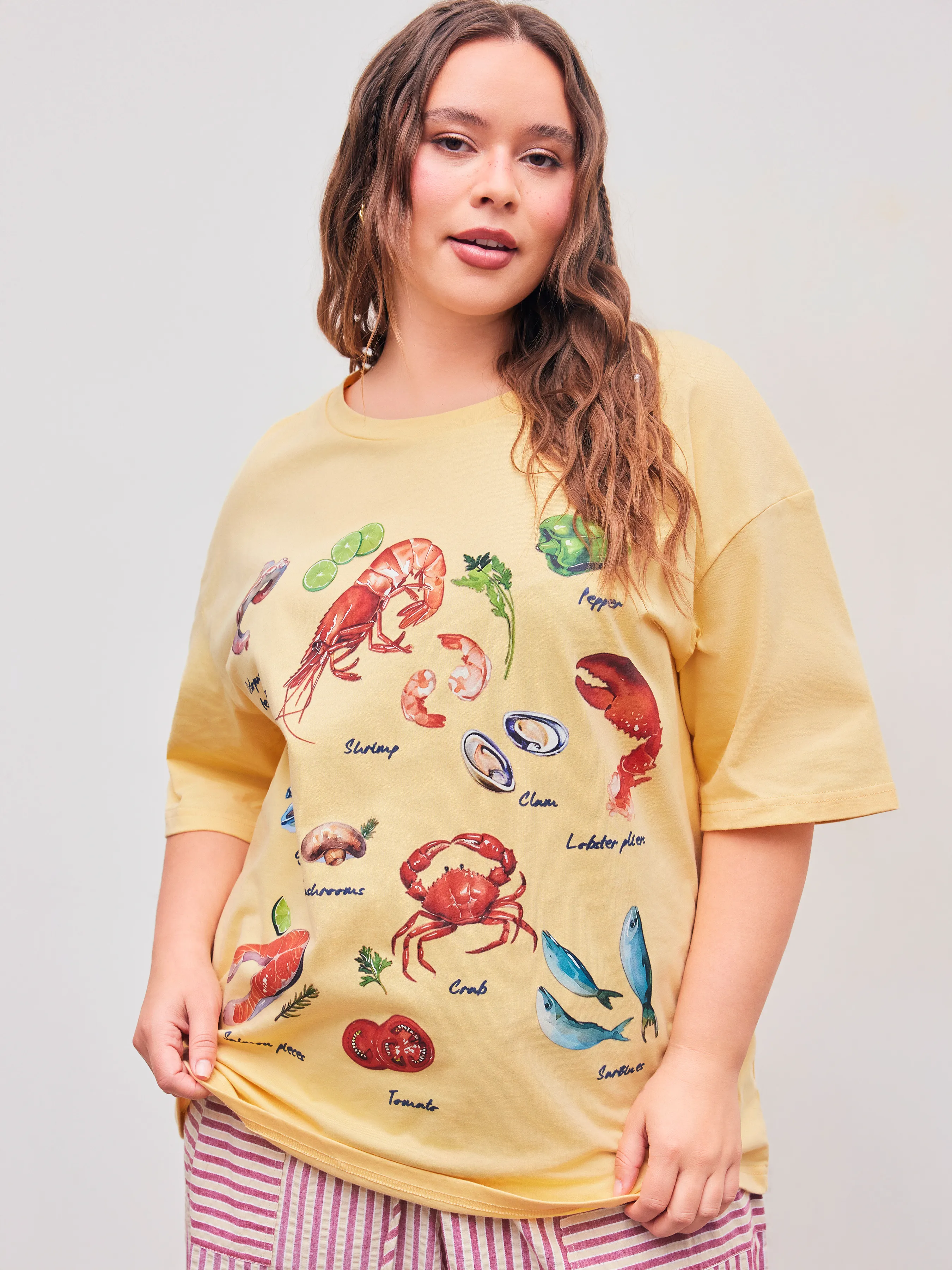 Camiseta de manga corta con gráfico de mariscos y cuello redondo Curvy