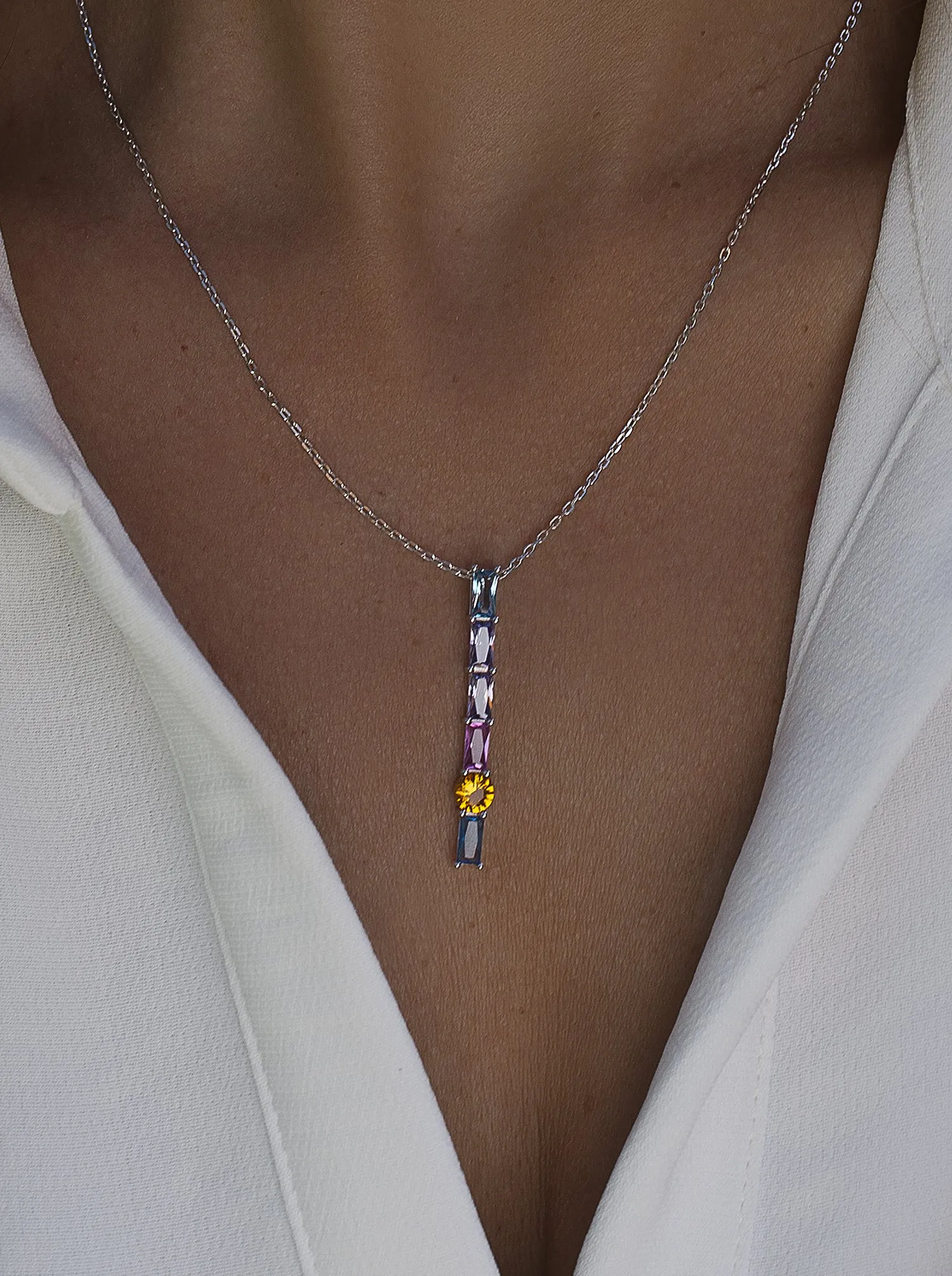 Collares con piedras de colores estilo geométrico