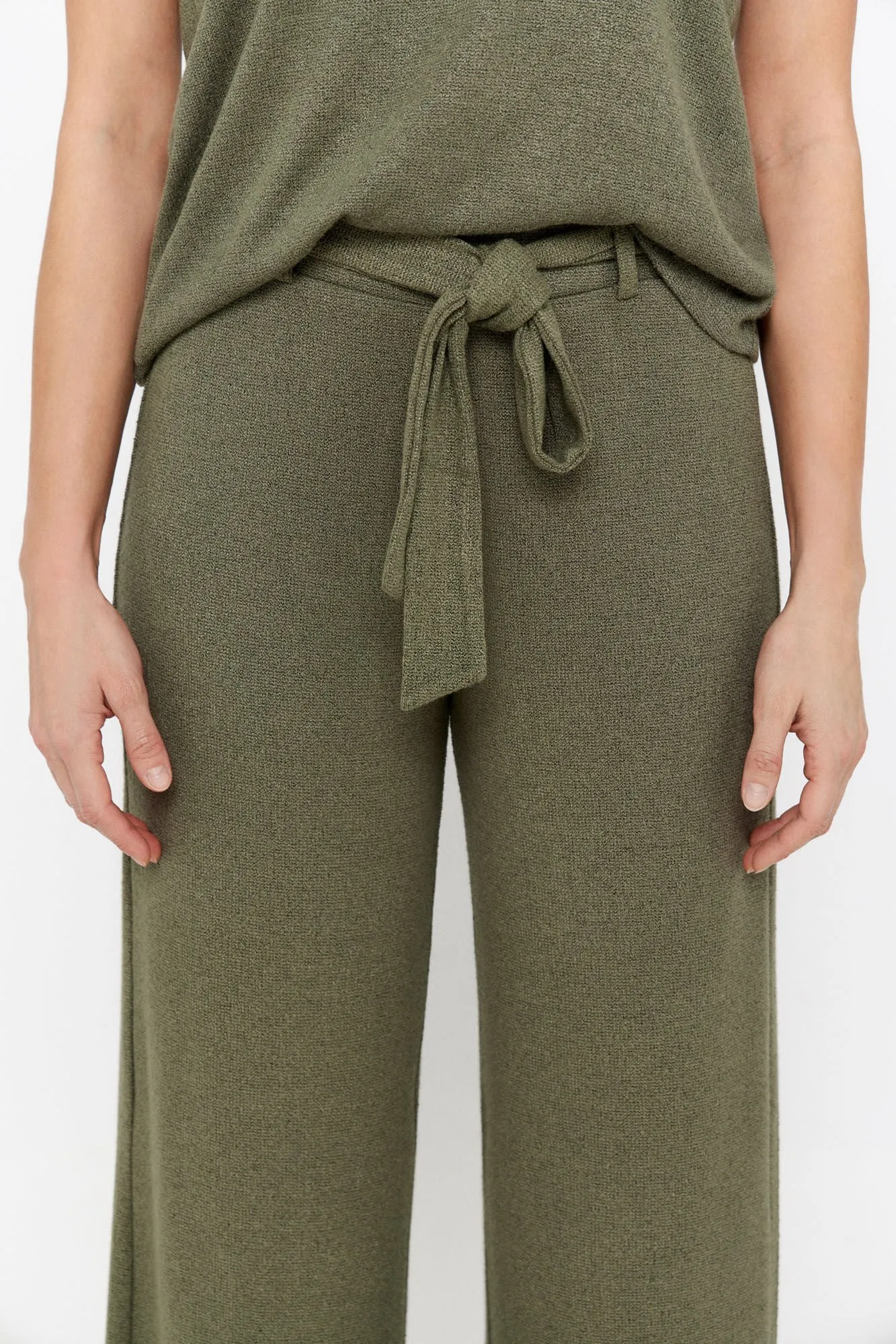 Cropped knit trousers