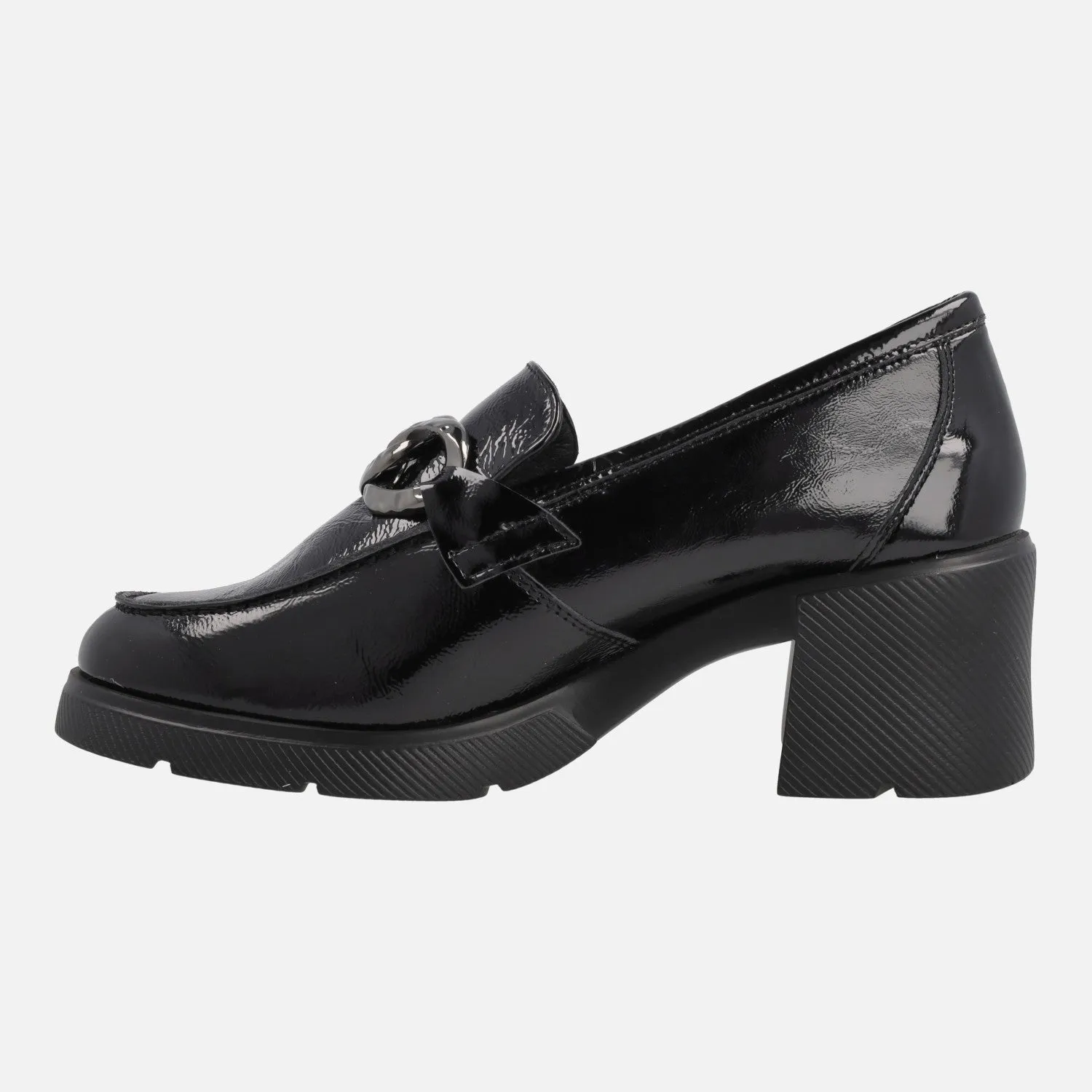 Mocasines en charol negro con tacones de 6 cms