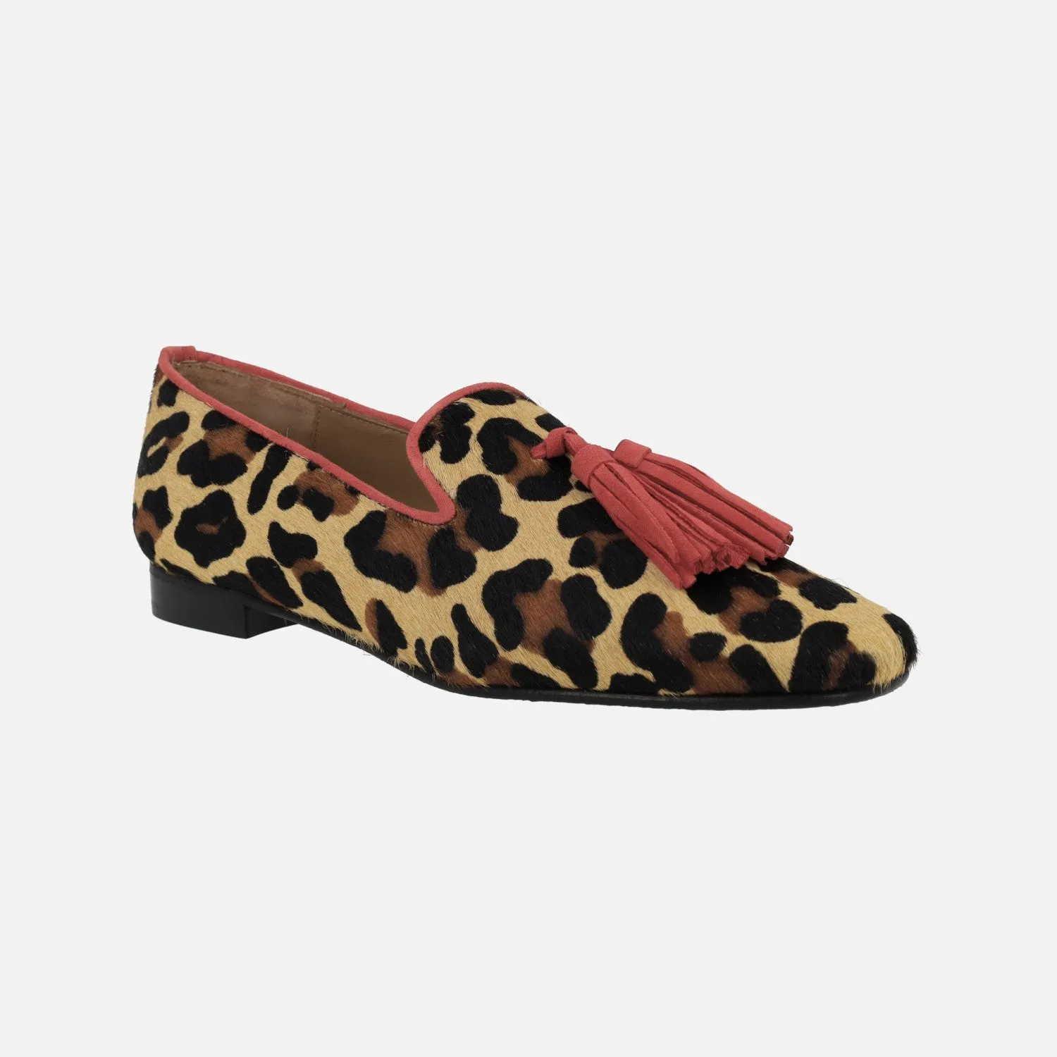 Mocasines para mujer en print leopardo con borlas en rojo