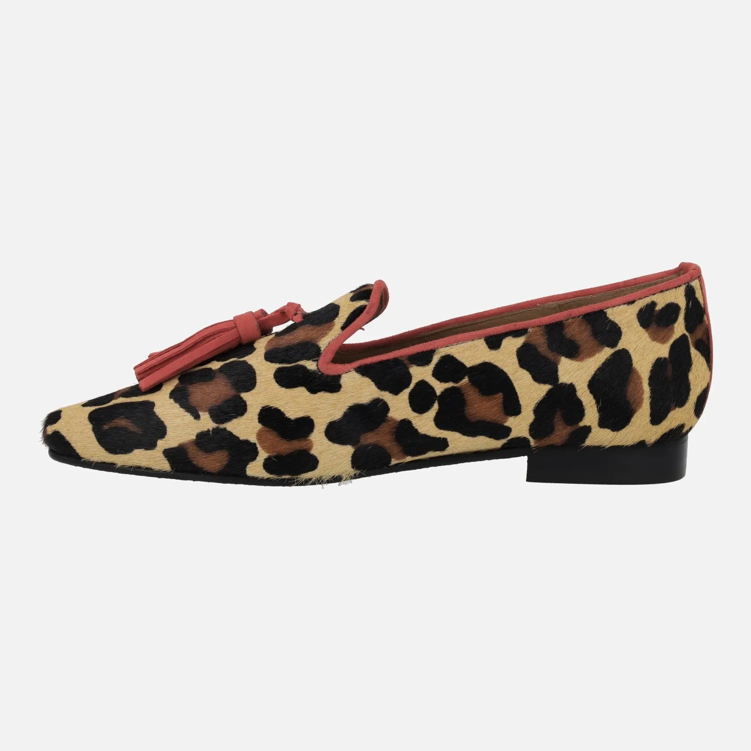 Mocasines para mujer en print leopardo con borlas en rojo