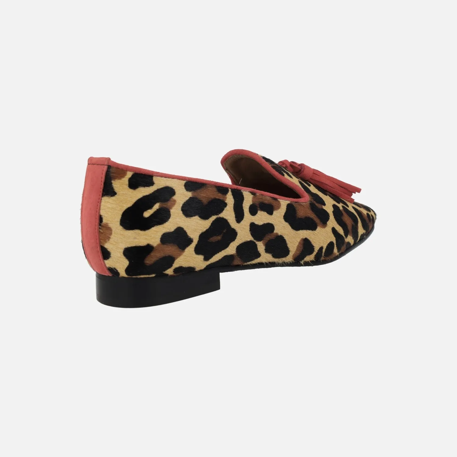 Mocasines para mujer en print leopardo con borlas en rojo