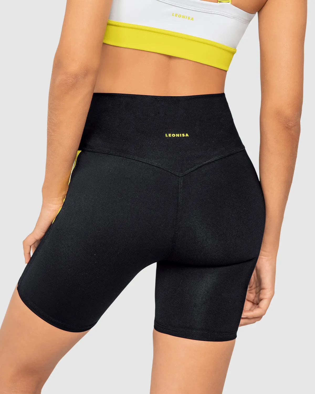 Short ciclista con detalles en smartlace