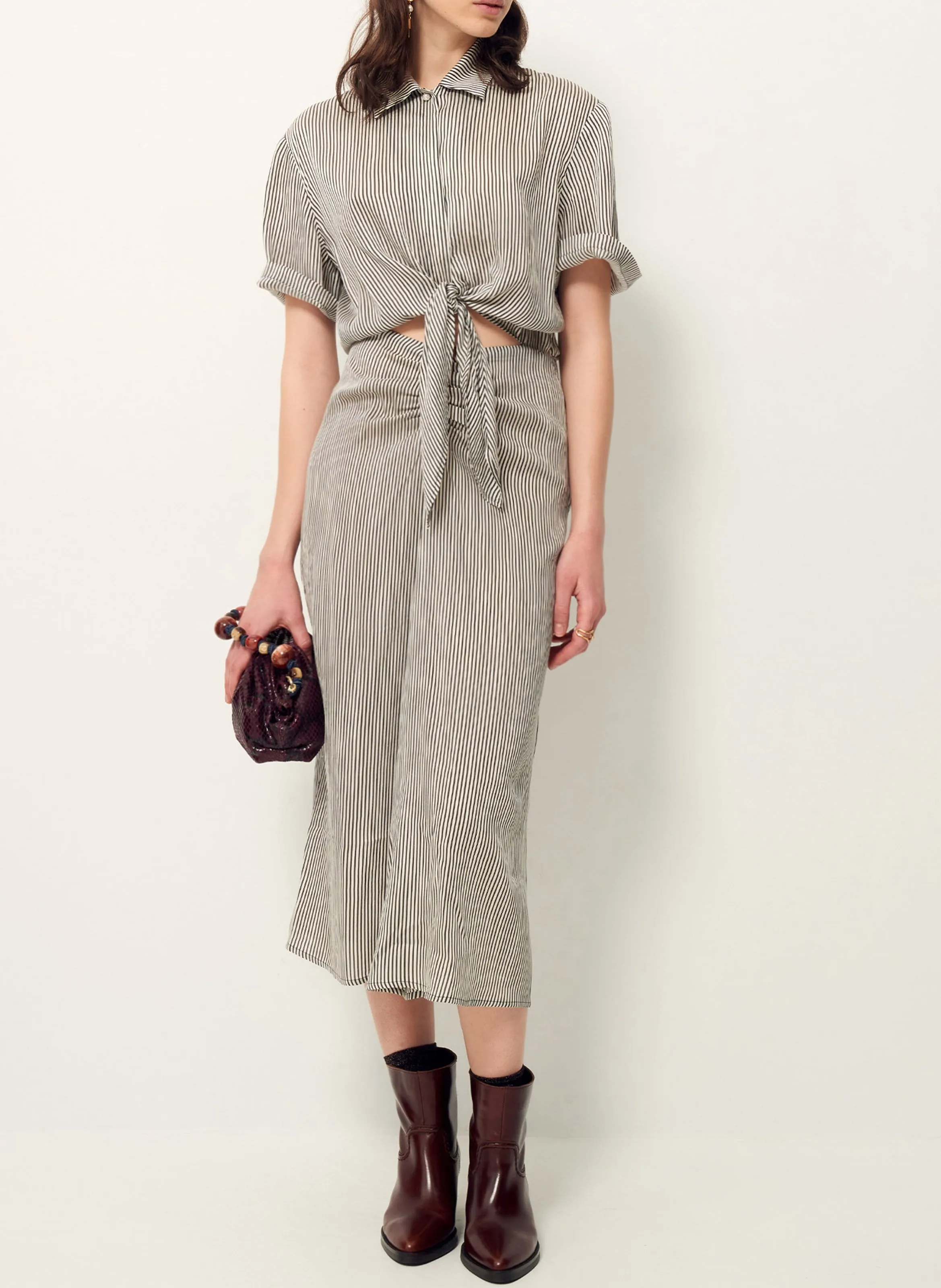 UMA - Vestido camisero recto cuello clásico a rayas en negro
